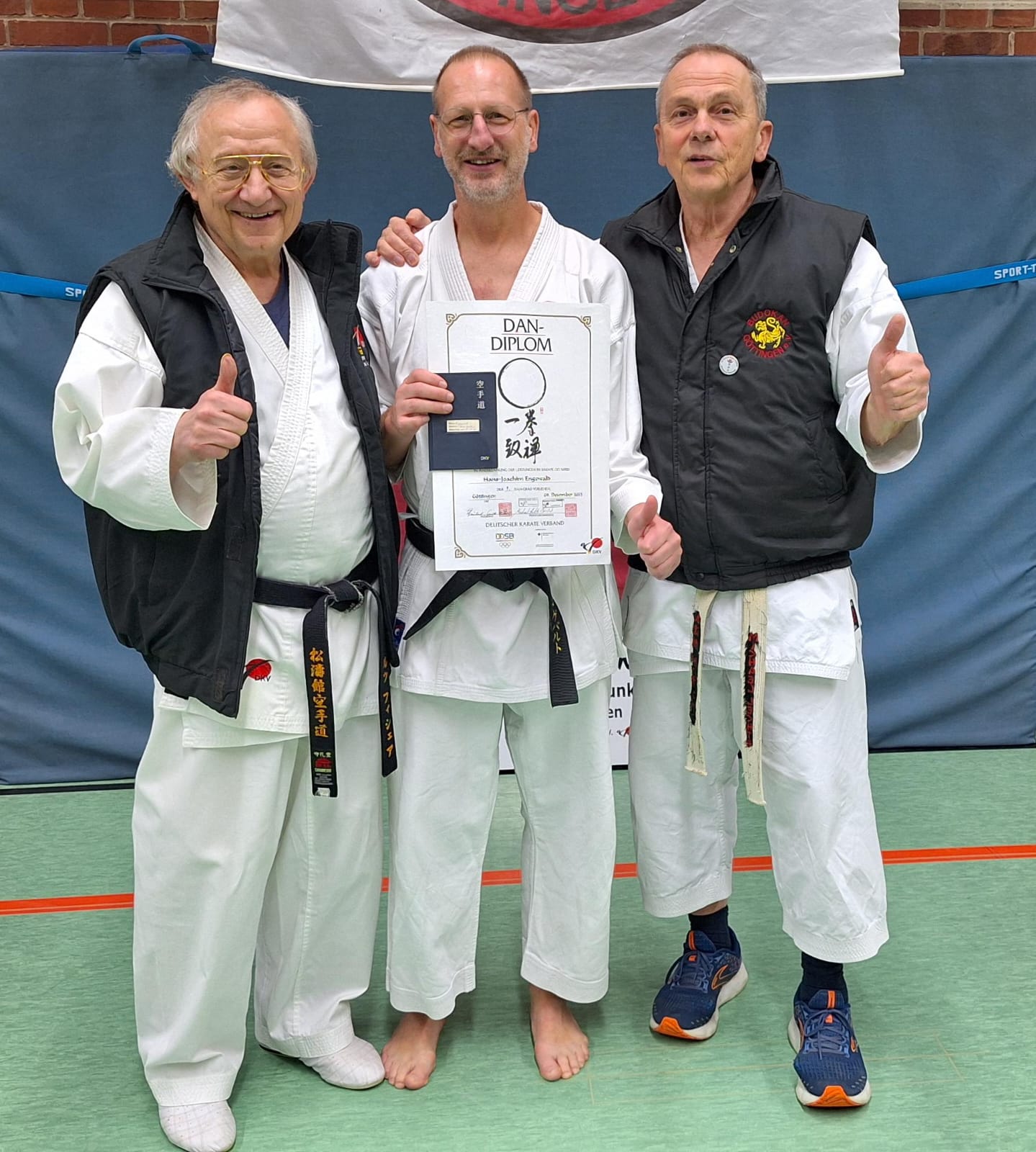 Nach der Prüfung zusammen mit den beiden Prüfern.